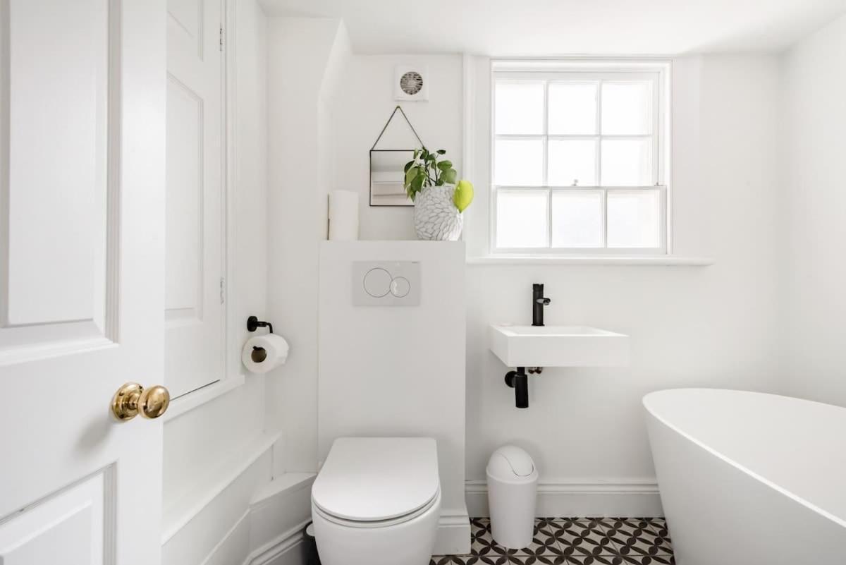 Central Georgian Townhouse With Free Parking Bath Esterno foto