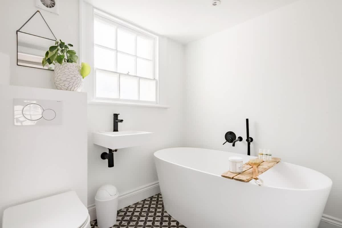 Central Georgian Townhouse With Free Parking Bath Esterno foto