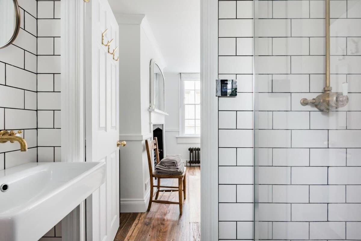 Central Georgian Townhouse With Free Parking Bath Esterno foto