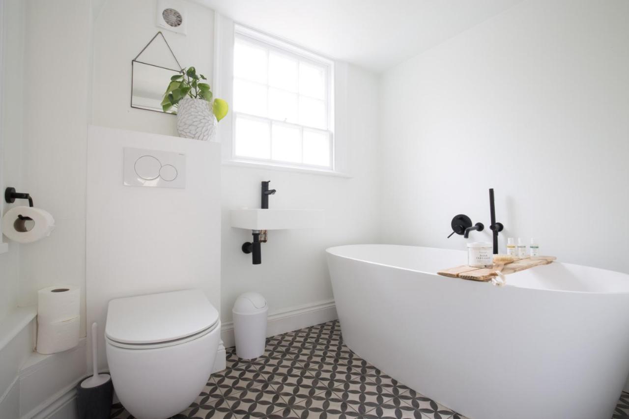 Central Georgian Townhouse With Free Parking Bath Esterno foto